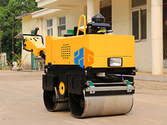 關(guān)于小型壓路機(jī)的清潔和潤滑工作要注意哪些呢？